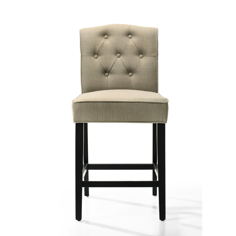 2 chaises en tissu beige à hauteur de comptoir, pieds noirs, structure en bois d'hévéa, assise de 26 po de hauteur, 19 po de largeur, 17 po de profondeur 2 avec dossier rembourré, structure de finition