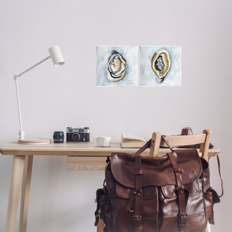 Ensemble de 2 plaques murales «Oyster with Pearls» par Yvette St. Amant