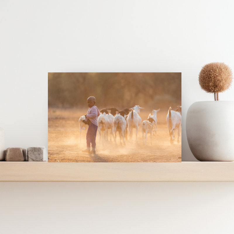 «Child with Goats», reproduction d'art murale cheval contemporain doré, H 12 po x l 18 po