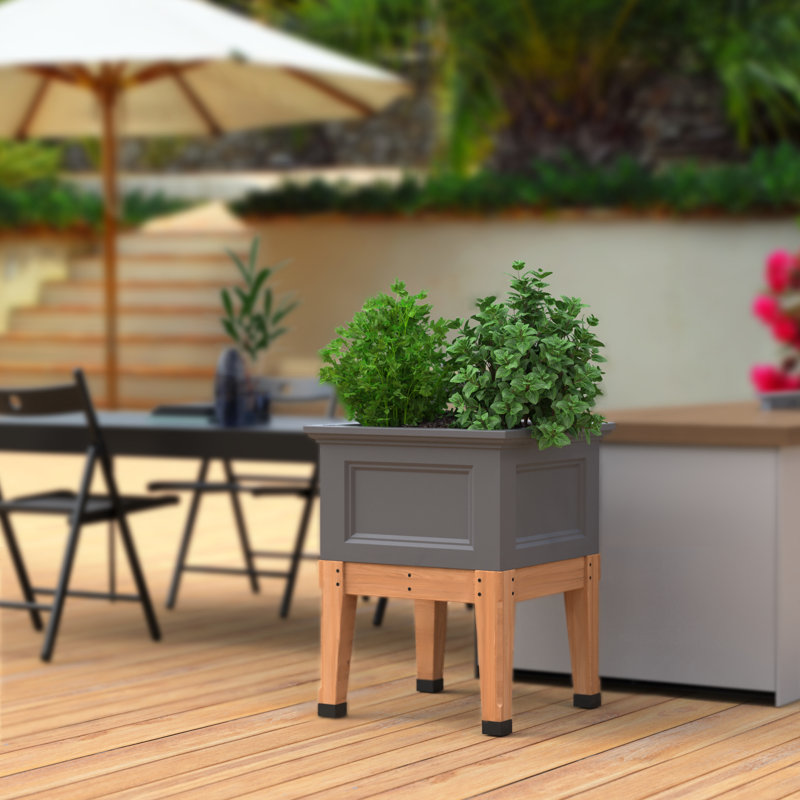 Fairfield Elevated Planter, Graphite Gray