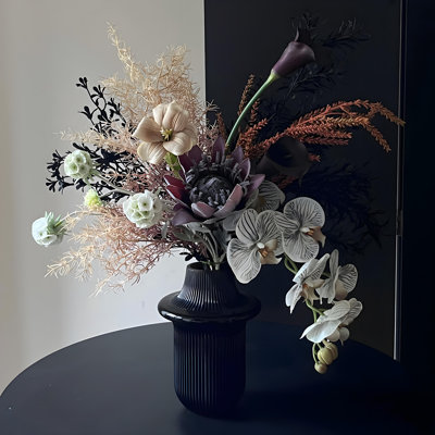 Ornements de fleurs simulées