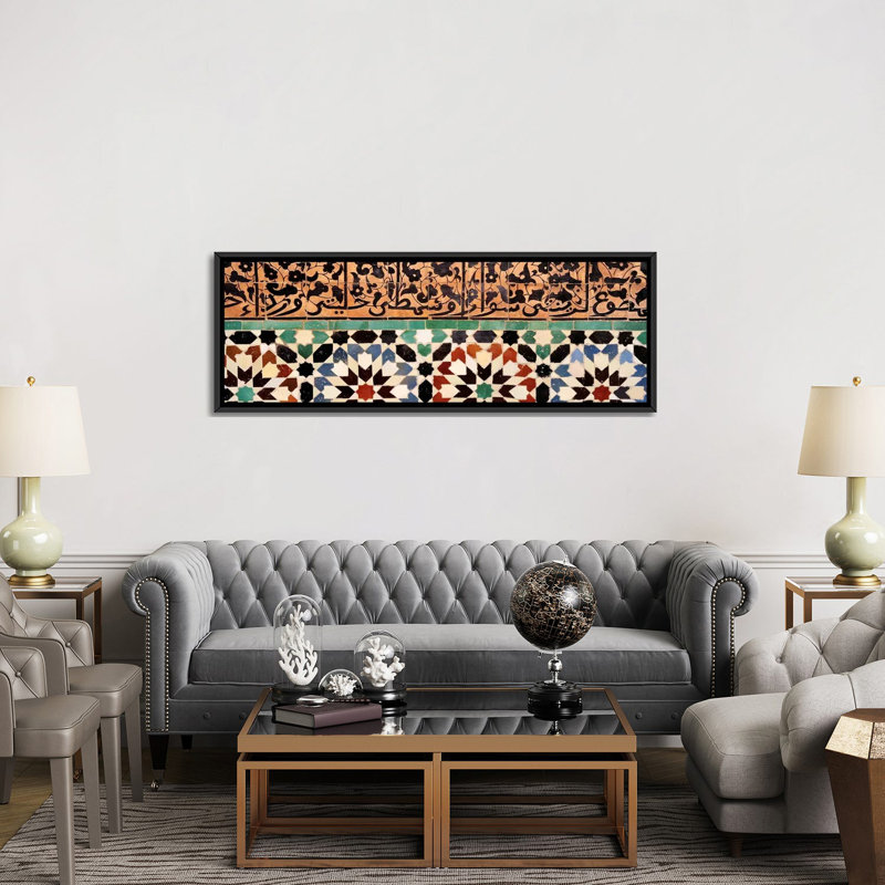 Gros plan sur un mur, Medrassa Ben Youssef, Marrakech, Maroc par Panoramic Images - reproduction de photo sur toile
