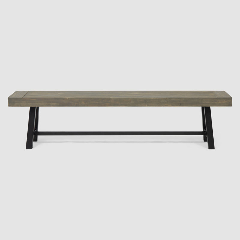 Banc en bois gris pour créer un espace d'équilibre extérieur