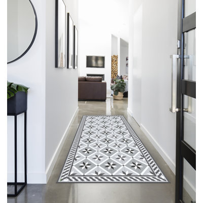 Abaigael Geometric Area Rug