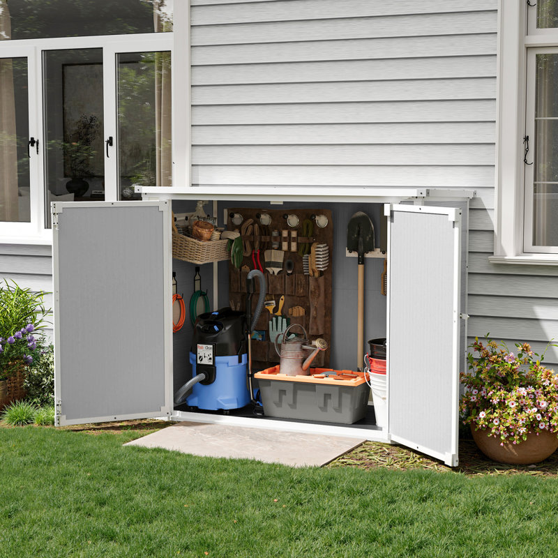 Rangement extérieur en résine de 8 pi x l 10 pi avec plancher