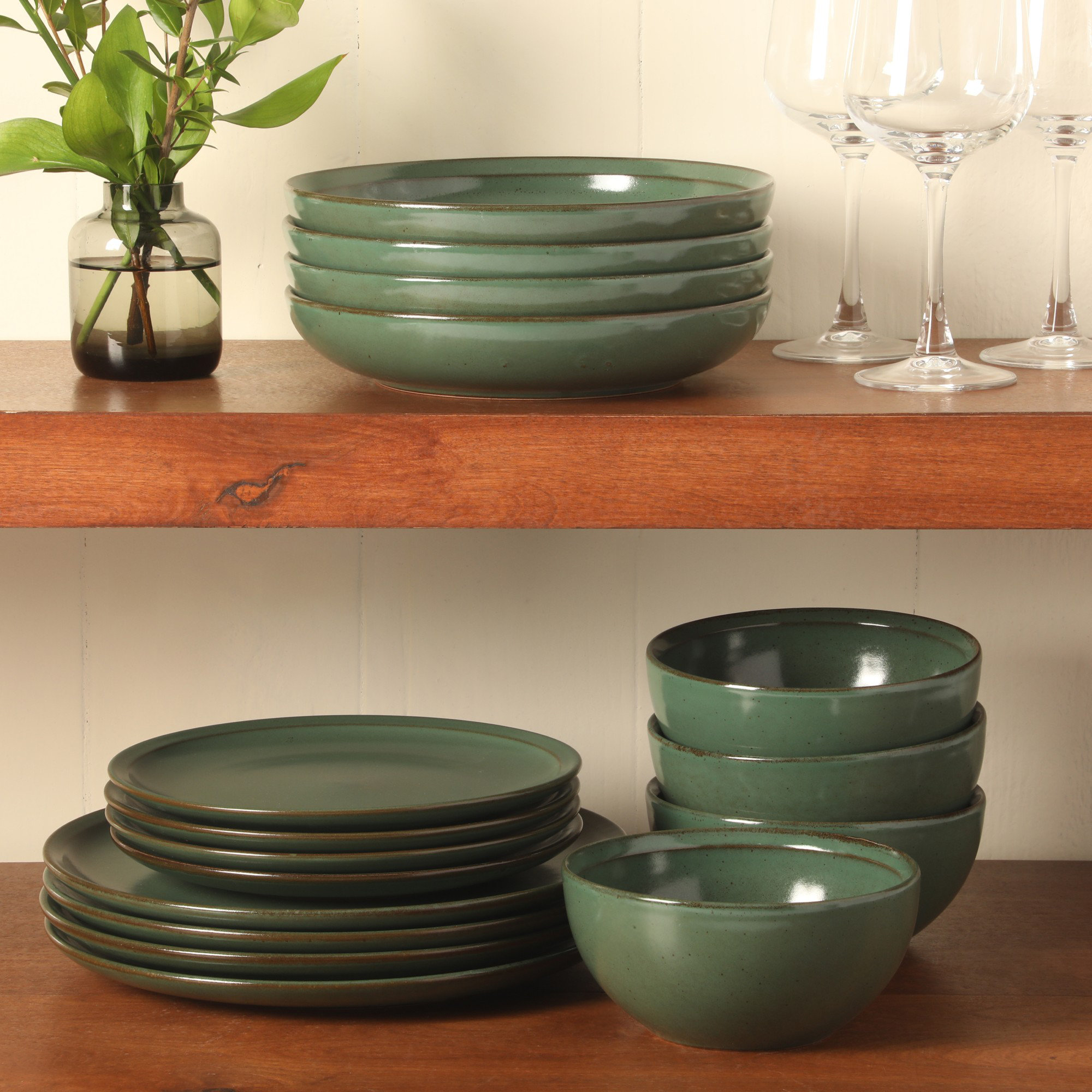 Gibson Elite Beckett Stoneware Reactive Glaze 16 Piece Plates and Bowls Dinnerware Set, Green