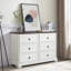 Commode blanche 6 chambres - Intérieur spacieux avec des détails charmants et des rails en métal