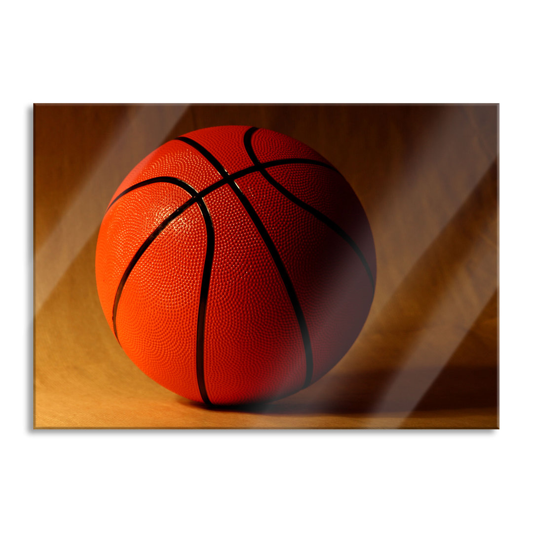 Glasbild Basketball mit schwarzem Hintergrund