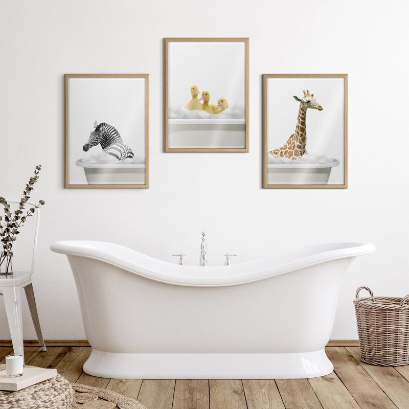 «Bathroom Bathroom Bubble Bath» par The Creative Bunch Studio - impression sur verre à cadre flottant