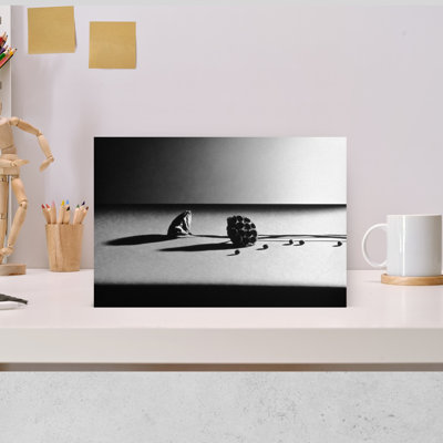 Art mural contemporain blanc de cosses de graines sur table sur fond blanc