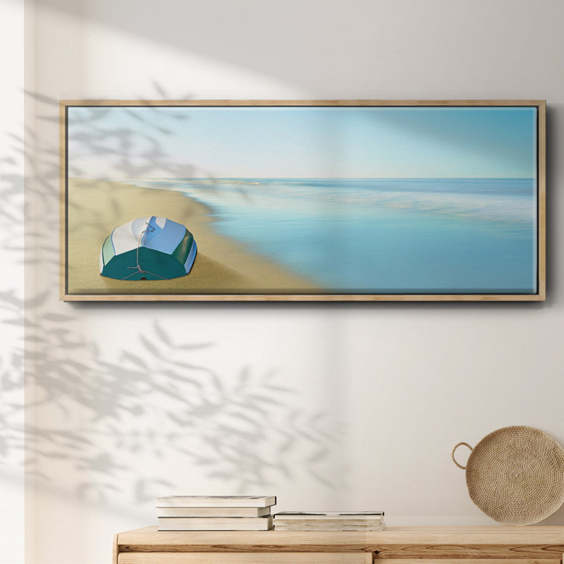 Bateau sur une plage II - toile encadrée, H 12 po x l 30 po