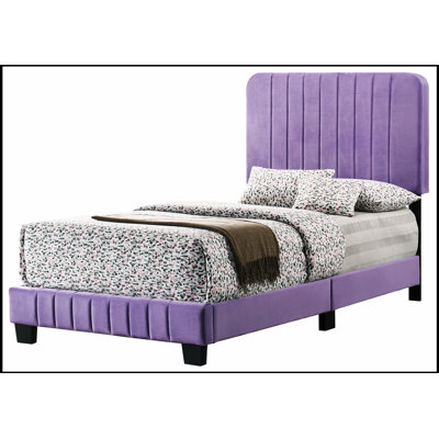 Luxueuse structure de lit rembourrée en velours avec capitonnage à canaux, pieds en bois robustes pour le confort et l'élégance