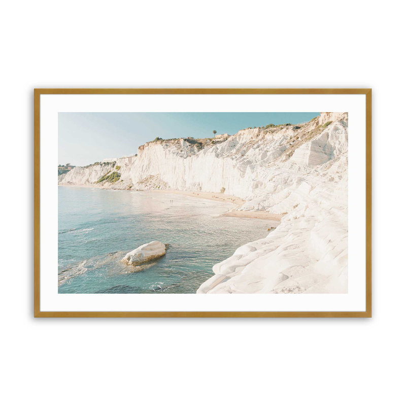 Imprimé Cliffside Dreams, Cadre doré poli, H 12,25 po x l 15,25 po x P 1,25 po