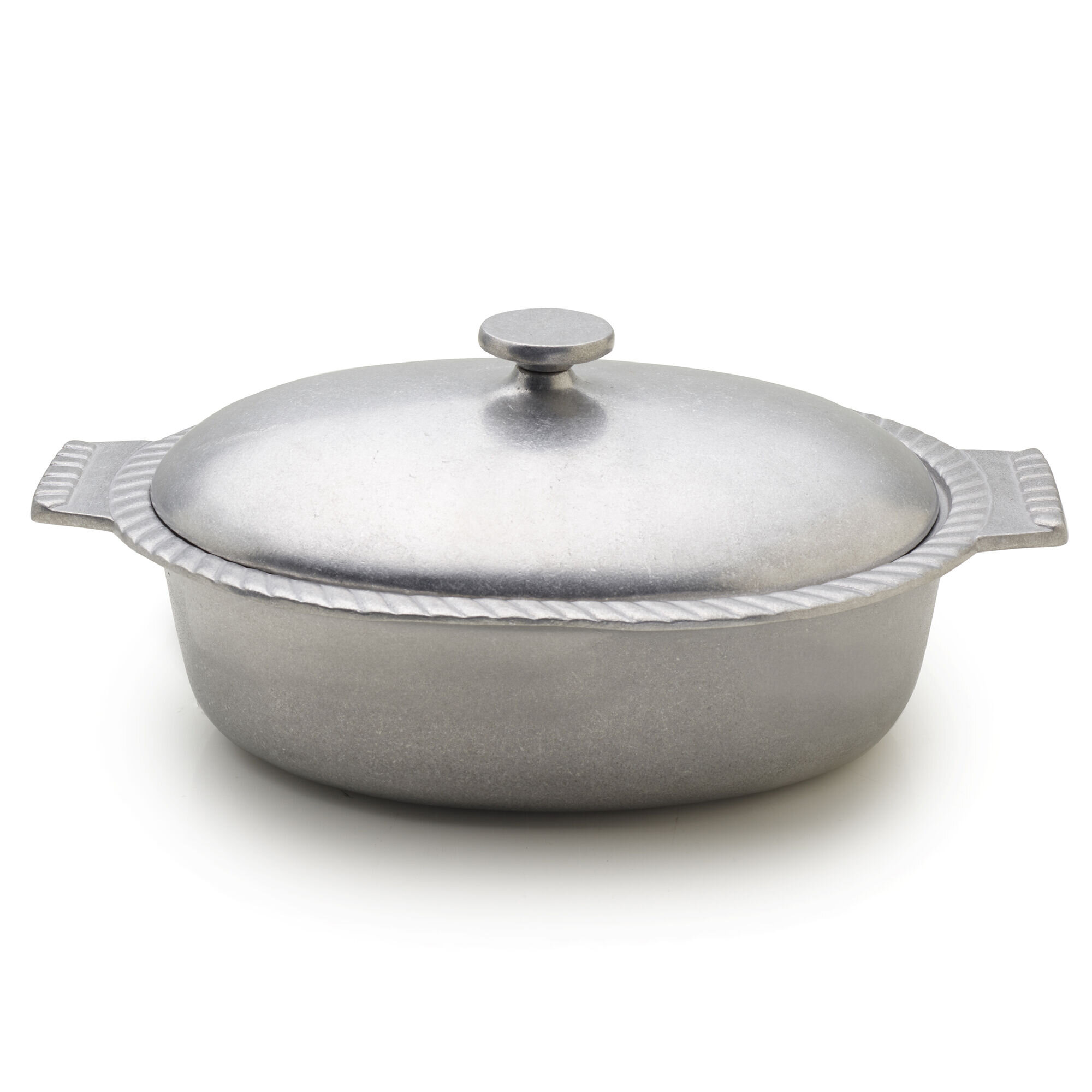 https://assets.wfcdn.com/im/59239703/compr-r85/1662/166270386/wilton-armetale-gourmet-grillware-oval-chili-pot-with-lid-4-quart.jpg