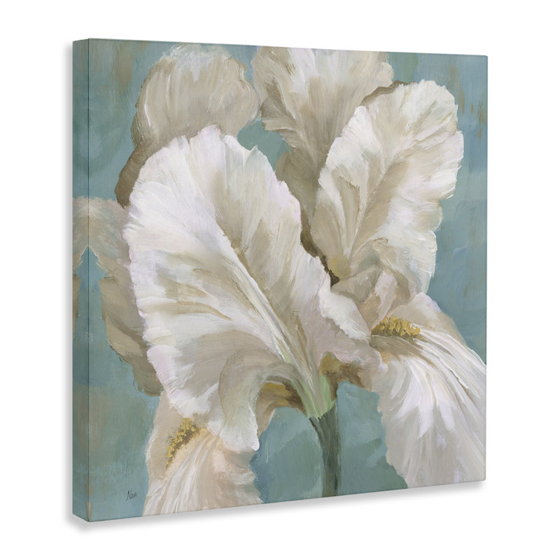 "White Iris Petals", art mural sur toile par Nan, H 24 po x l 24 po
