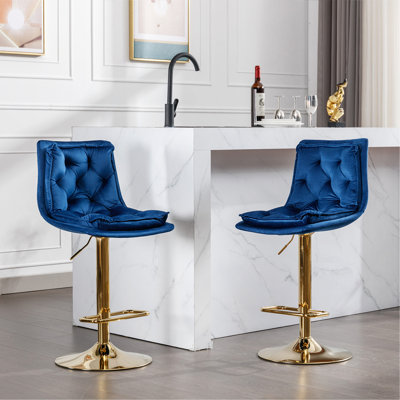 Ensemble de 2 tabourets de bar, avec repose-pieds chromé et base pivotante à hauteur réglable en velours velours mécanique + pieds dorés, bleu