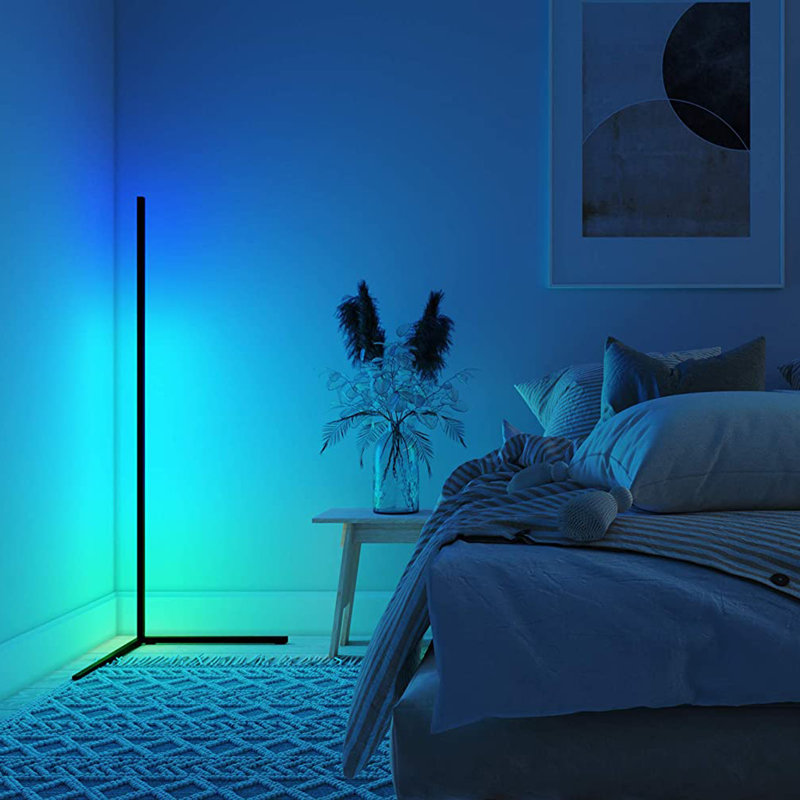 Lampe sur pied DEL SUPERHUNTER RVB finition noire, Noir