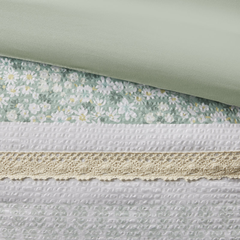 Caralie 5 Piece Seersucker Comforter Set with Throw Pillows, Queen Comforter + 2 Standard Shams + 2 Pillows, Green/White