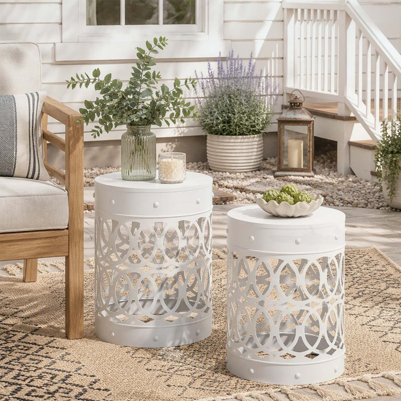 Ensemble de tables d'appoint d'extérieur modernes en métal avec design en fer découpé, durable et élégant pour tout espace de vie.