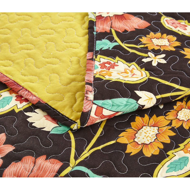 Farmhouse / Country Floral Quilt, Full Quilt + 2 Standard Pillowcases
