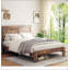 Structure de lit plateforme en bois avec grand rangement sous le lit, alliant style et fonctionnalité pour les chambres modernes.-1876607162