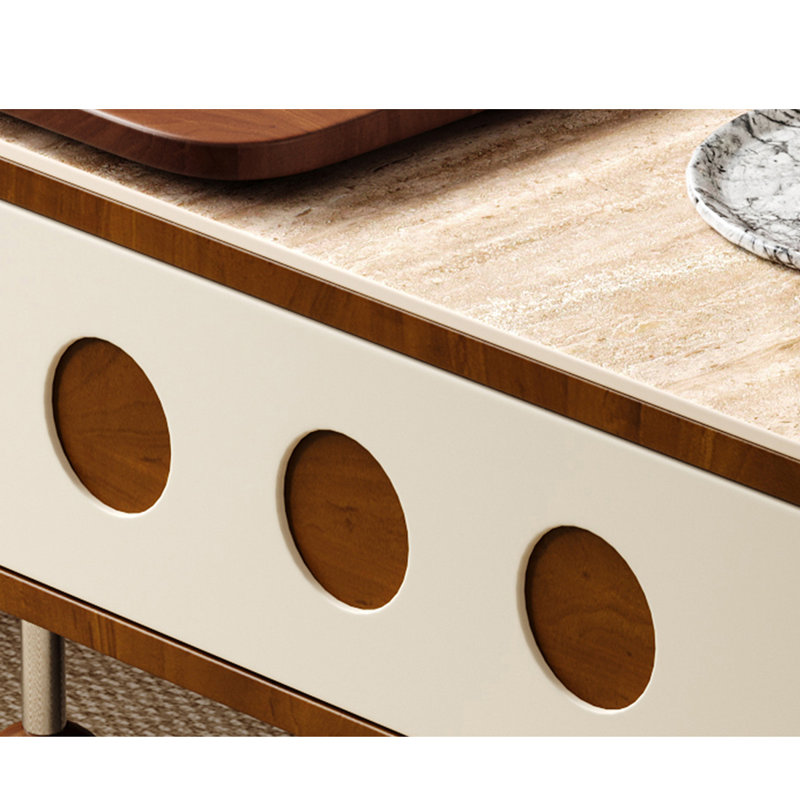 Table basse rétro de style français.