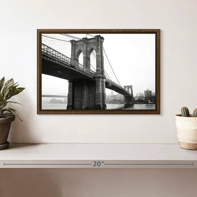 Pont monochromatique de Brooklyn, 13 po x 9 po, Cadre flottant en noyer