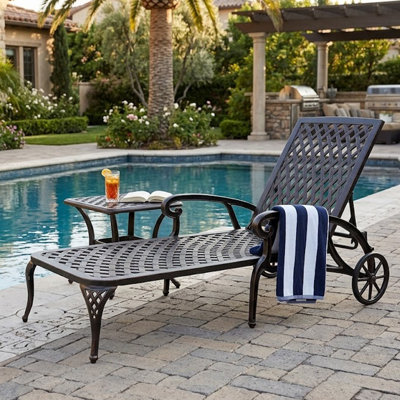 Chaise longue d'extérieur en aluminium coulé avec roulettes