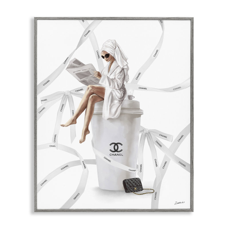 Spa Girl en peignoir gris, estampe numérique par Ziwei Li, Gris, H 20 po x l 16 po