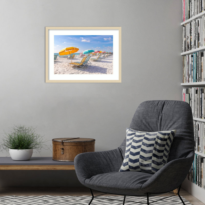«South Beach Miami Beach Chairs II» par Hartwig Wood, reproduction d'art encadrée, H 19 po x l 25 po