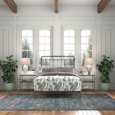 Lit en fer Picket Fence