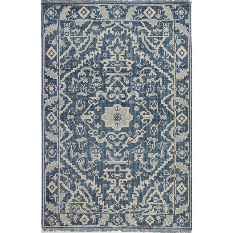 Ivory and Blue Hand-Knotted Wool Oriental Rug 5' x 7'