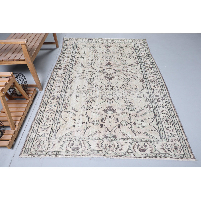 Tapis anatolien rétro tissé à la main en beige neutre pour un décor de style bohémien