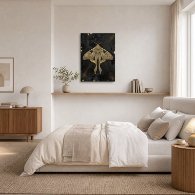 Tableau mural sur toile représentant un papillon de nuit doré orné sur fond noir