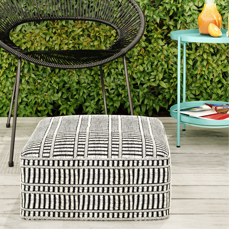 Pouf carré / extérieur tissé carré noir et blanc Safford