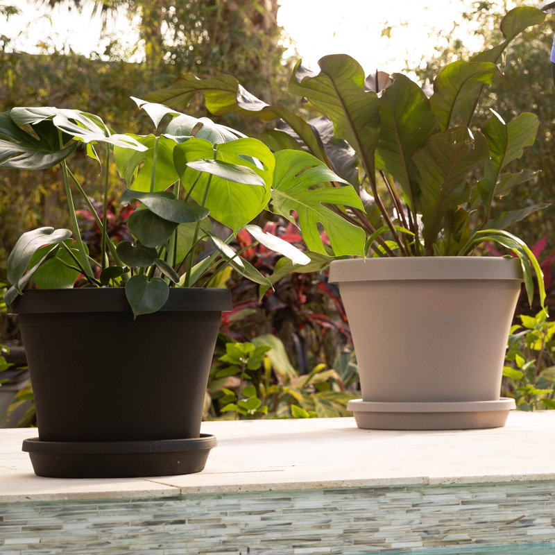 Pot à fleur intérieur / extérieur en plastique Terra, Noir, H 12,75 po x l 15 po x P 10,25 po