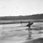 Surfers - Reproduction matelassée encadrée monochrome pour la maison-2111557111