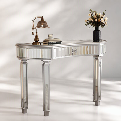 Console demi-lune de 119 cm (47 pouces) avec miroir, verre cannelé et bouton en cristal, idéale pour les intérieurs modernes et glamour.