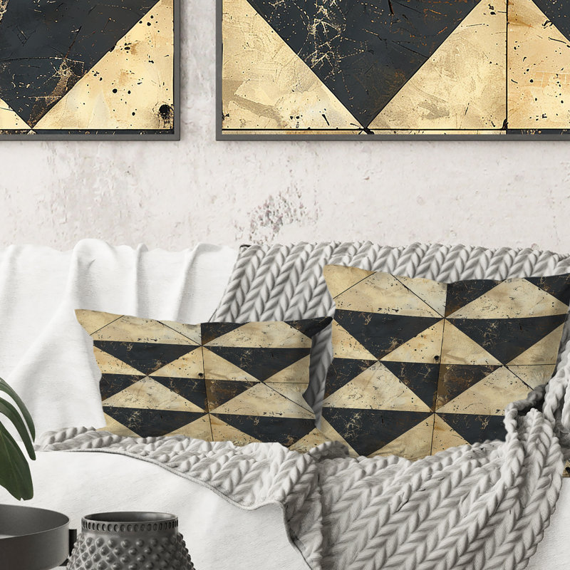 Coussin décoratif brun Triangles Print II - Mid-Century, H 16 po x l 16 po