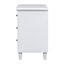 Table de chevet peinte de 28 po avec 3 tiroirs et rails coulissants, armoire de chevet simple avec poignée en métal, table d'appoint minimaliste avec pieds en caoutchouc pour canapé de chambre à coucher-121067746
