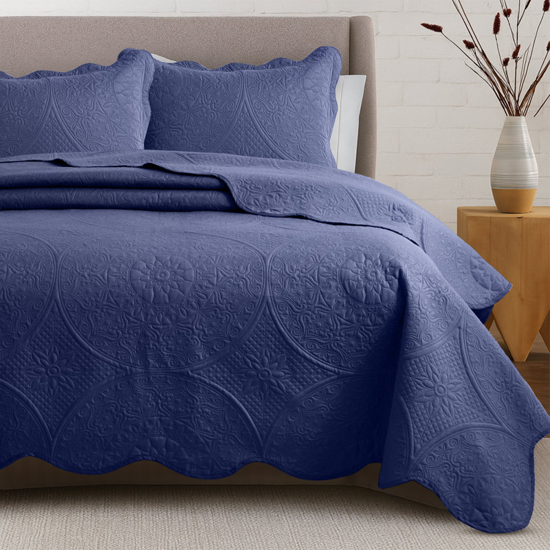 Floral Embossed Quilted Bedspread Set, Oversized and Lightweight Bedding Set with Pillow Shams, Navy