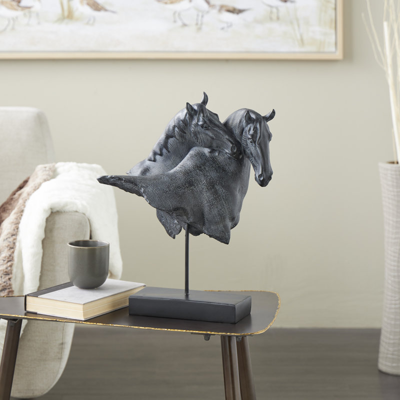 Sculpture Bakhtiyar en résine inspirée d'un cheval noir avec support noir