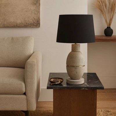 Lampe de table Iqra, métal doré, résine gris pierre, tissu noir