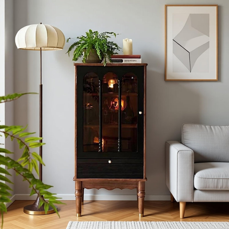 Vitrine de style français avec rangement rétro