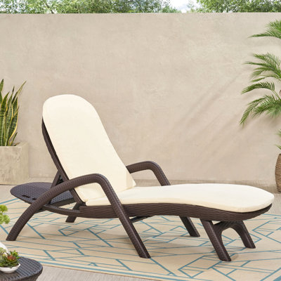 Chaise longue en osier résistant aux intempéries avec design ergonomique et coussin à haute densité Samantha | Chaise longue en plastique résistante aux intempéries pour la piscine et les jardins