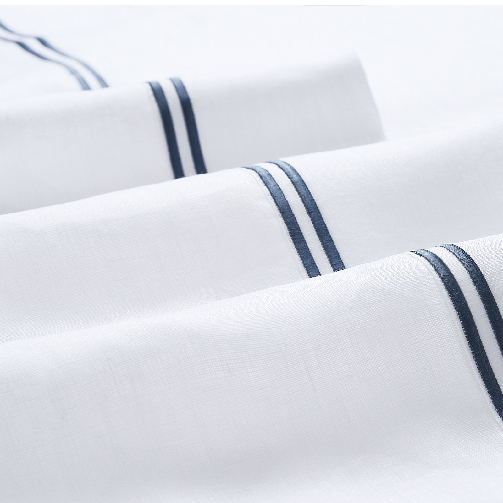 Benin 100% Linen Sheet Set, Queen Sheet Set + 1 Fitted Sheet + 2 Pillowcases, White/Blue