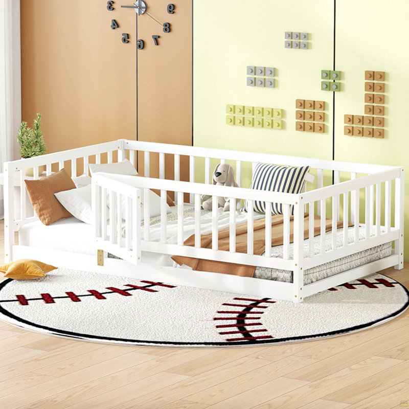 Lit simple au sol avec lattes