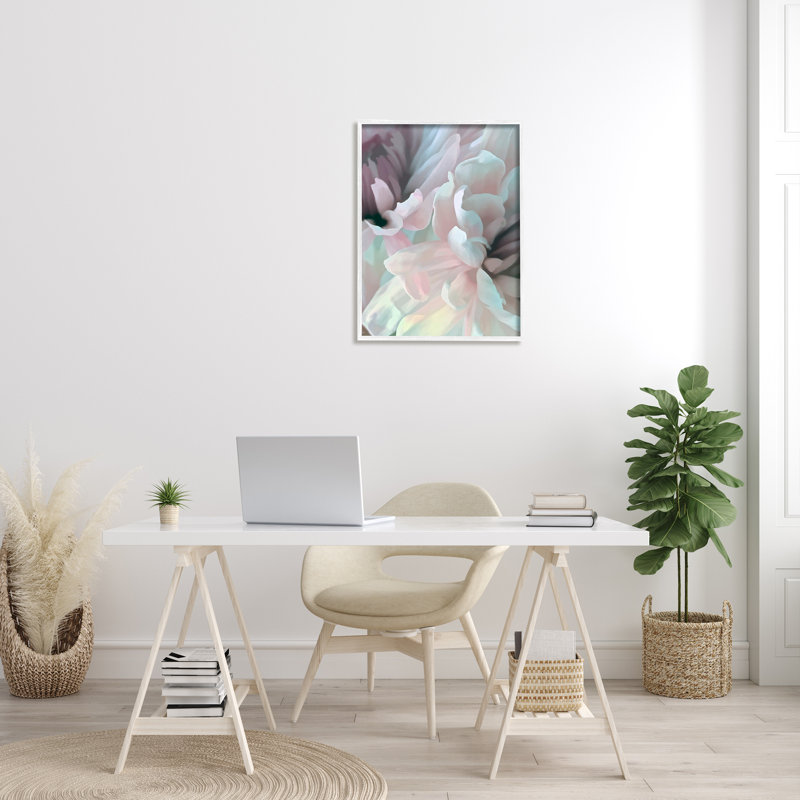 «Blush Flower Petals» par David Pollard - impression, H 30 po x l 24 po, Giclée encadrée blanc bord de mer