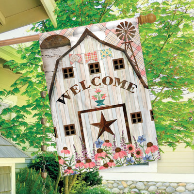 Drapeau de maison de grange en fleurs