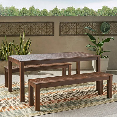 Table d'extérieur et deux bancs